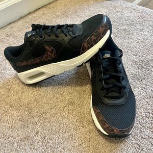 NEW Women’s Nike Air Max Size 7 Black Leopard Print